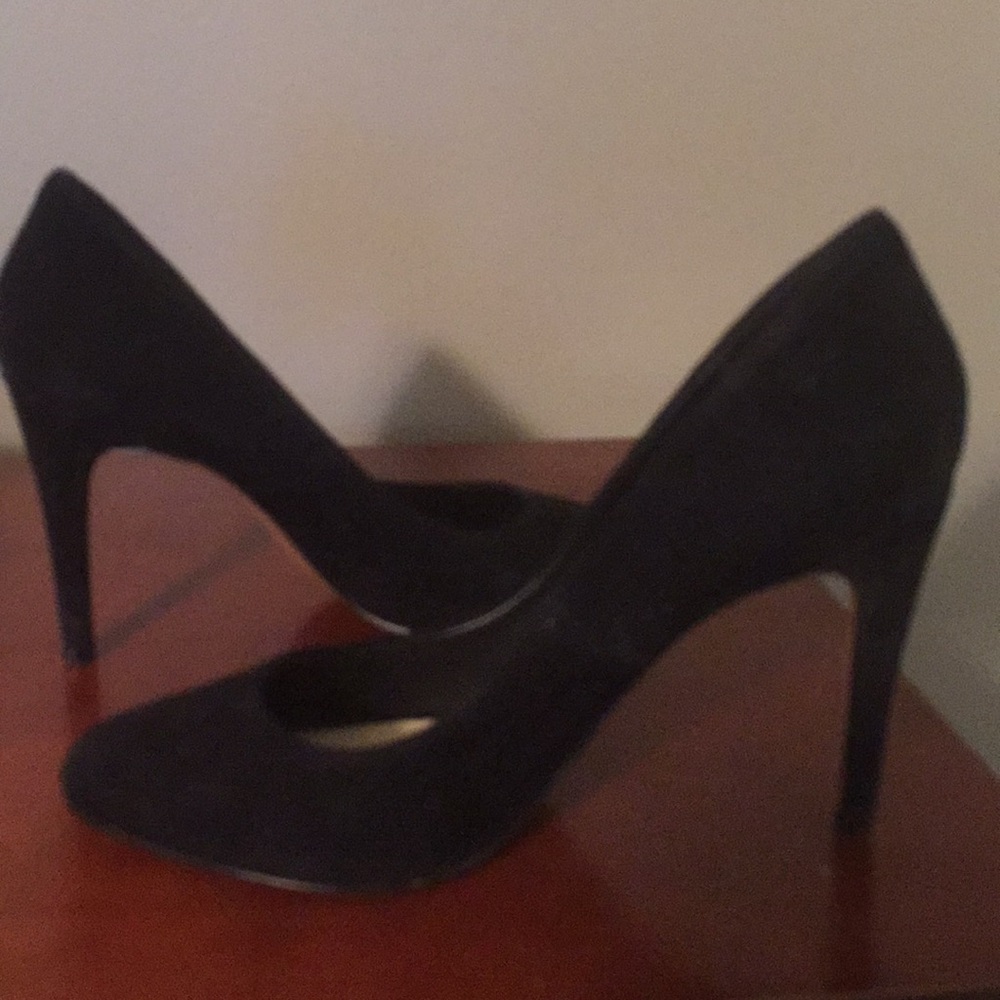 Aldo black suede pumps